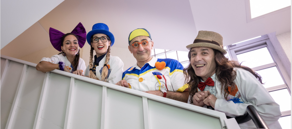 Con obsequios solidarios nuestros doctores Sonrisa pueden llevar alegría elusión a muchos menores hospitalizados
