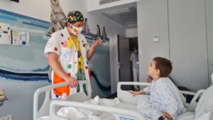 H-Torrecardenas3 Fundación Theodora visita niños hospitalizados de Almería