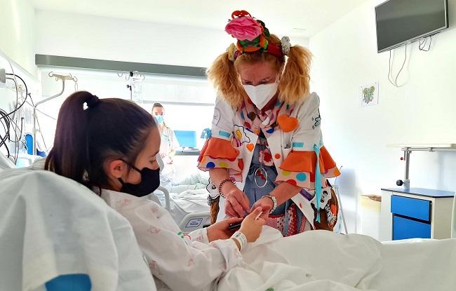 visita presencial de fundación Theodora al hospital San Cecilio de Granada